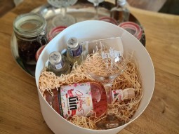 DelRey London Hibiscus Gin cadeu verpakking met glas en 2 premium tonics